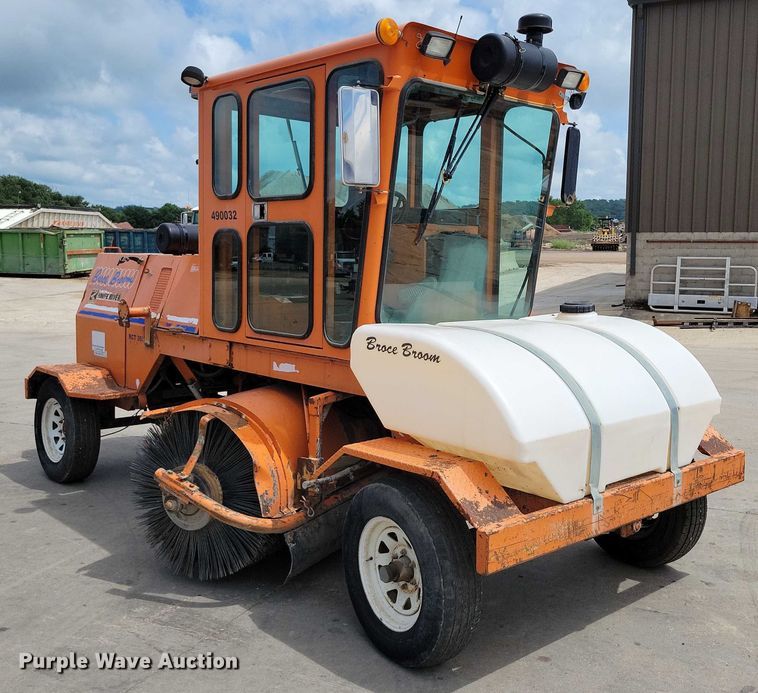 image for item DX7189 2010 Broce Broom RCT350 broom