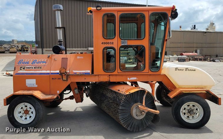 image for item DX7189 2010 Broce Broom RCT350 broom