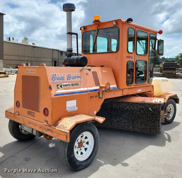 image for item DX7189 2010 Broce Broom RCT350 broom