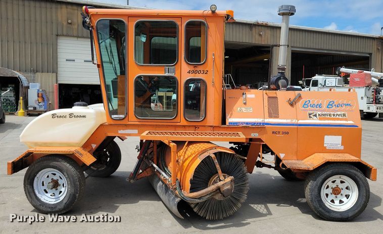 image for item DX7189 2010 Broce Broom RCT350 broom