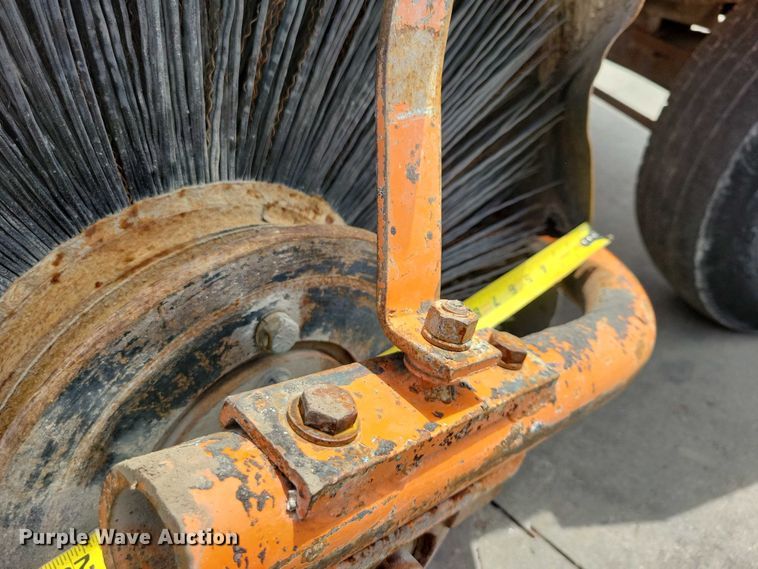 image for item DX7189 2010 Broce Broom RCT350 broom