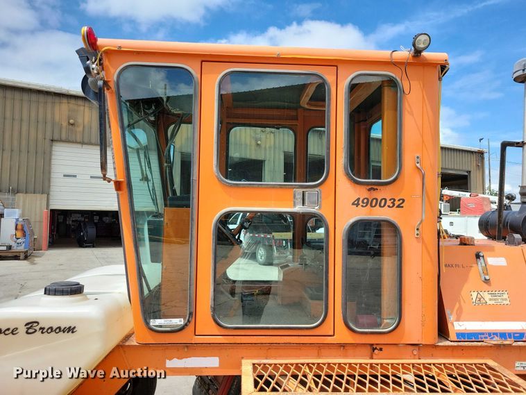 image for item DX7189 2010 Broce Broom RCT350 broom