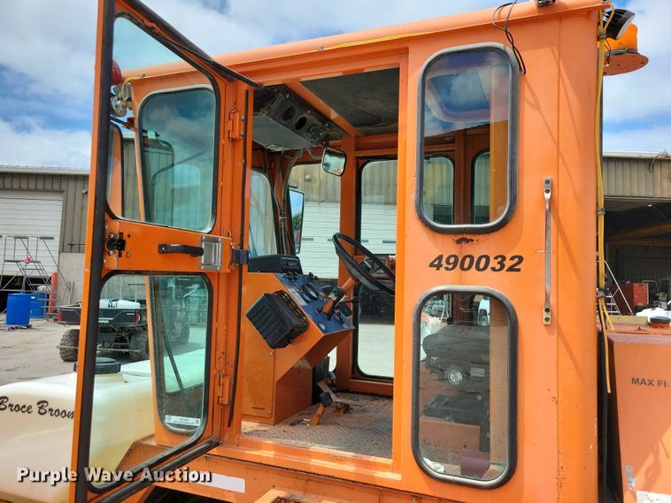 image for item DX7189 2010 Broce Broom RCT350 broom