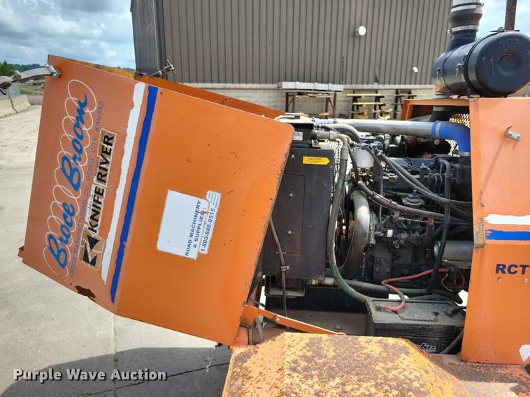 image for item DX7189 2010 Broce Broom RCT350 broom