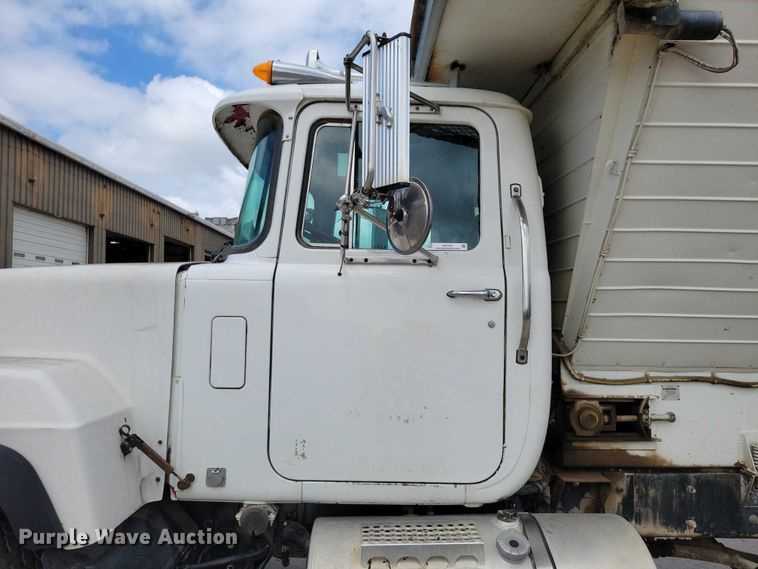 image for item DX7191 1999 Mack RD690S live-bottom truck