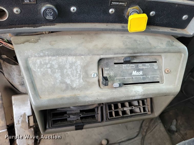 image for item DX7191 1999 Mack RD690S live-bottom truck