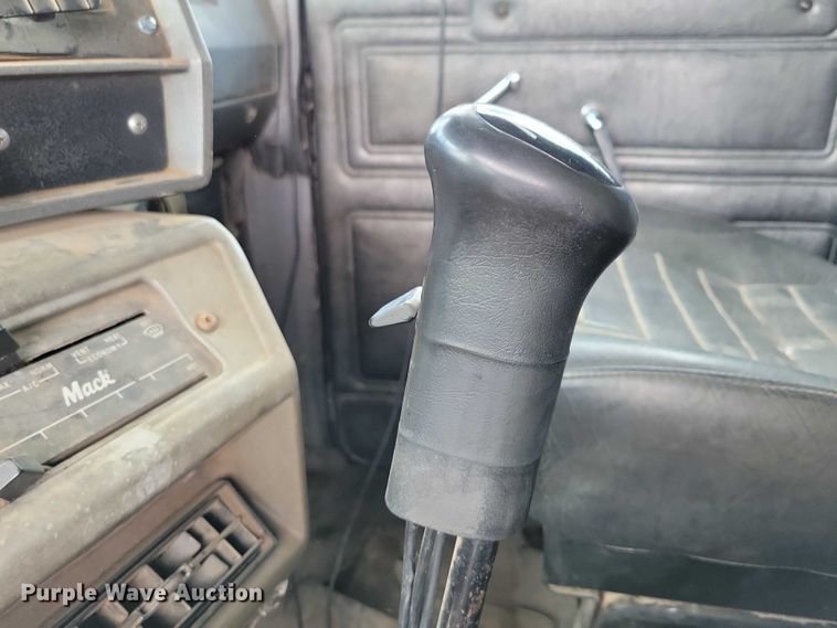 image for item DX7191 1999 Mack RD690S live-bottom truck