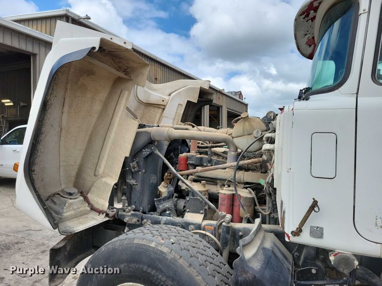 image for item DX7191 1999 Mack RD690S live-bottom truck