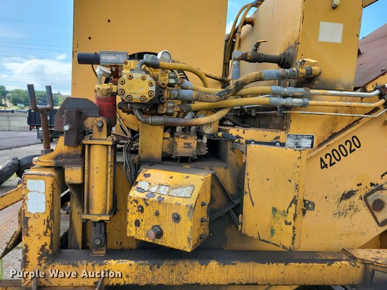 image for item DX7193 2004 Lincoln 660XL windrow elevator