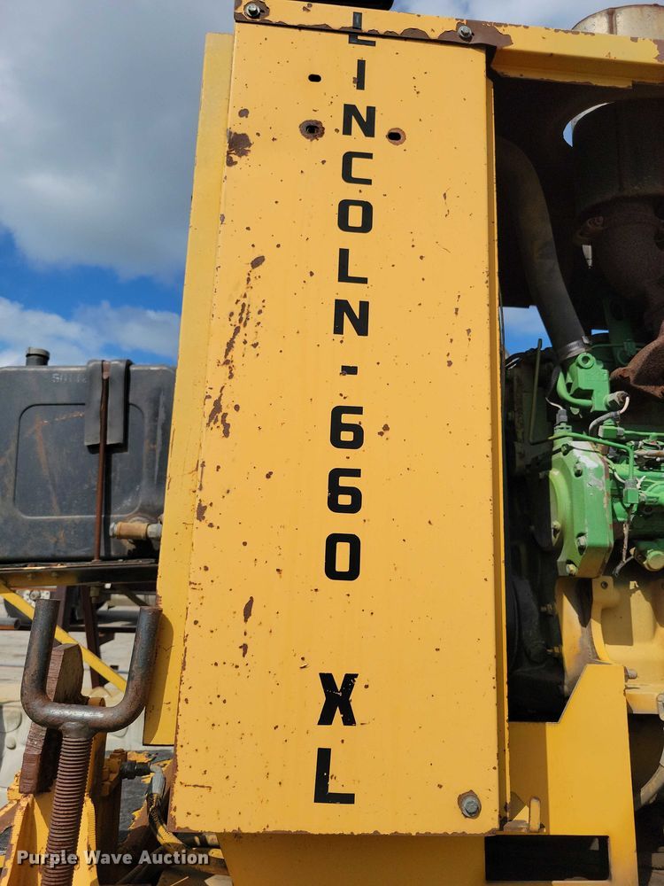 image for item DX7193 2004 Lincoln 660XL windrow elevator