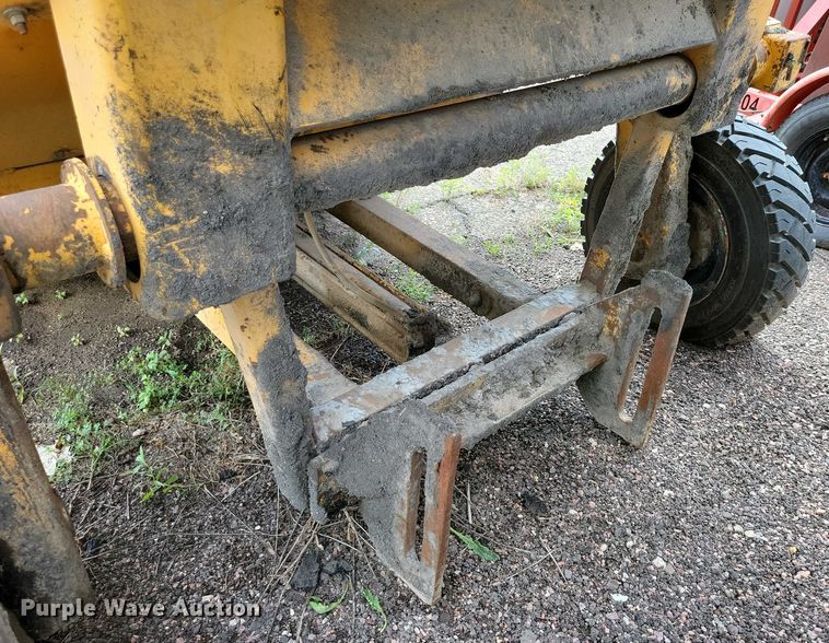 image for item DX7193 2004 Lincoln 660XL windrow elevator