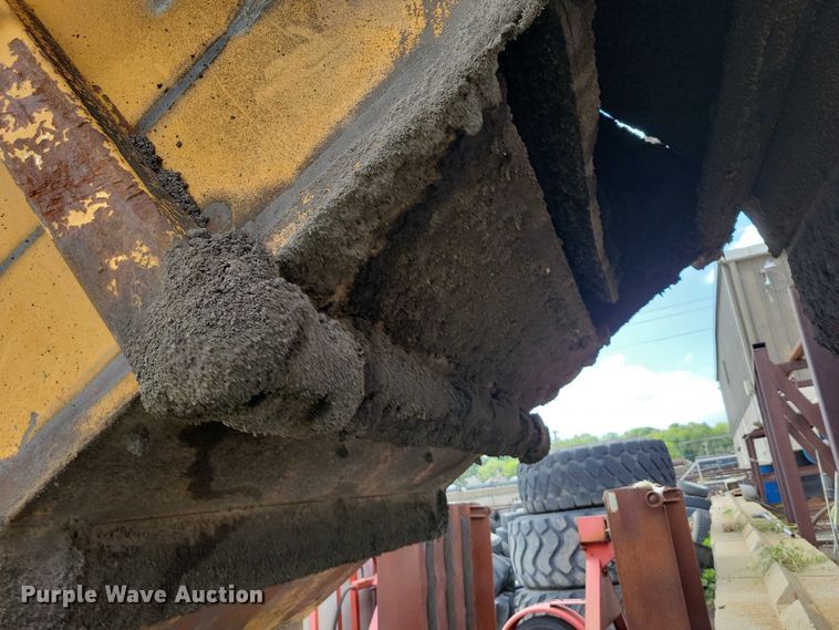 image for item DX7193 2004 Lincoln 660XL windrow elevator