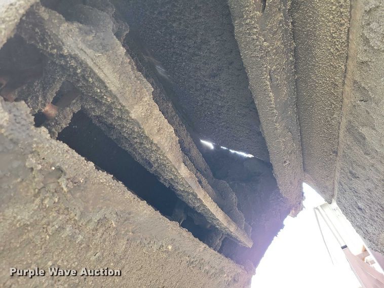 image for item DX7193 2004 Lincoln 660XL windrow elevator