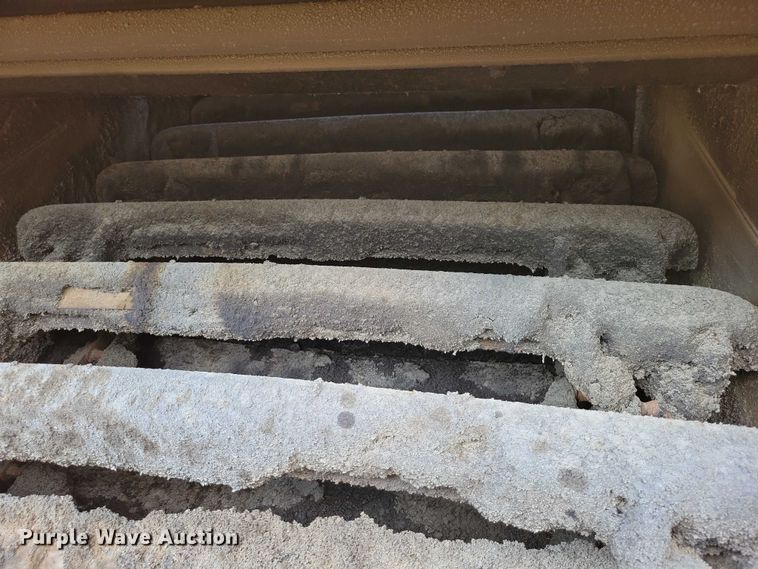 image for item DX7193 2004 Lincoln 660XL windrow elevator