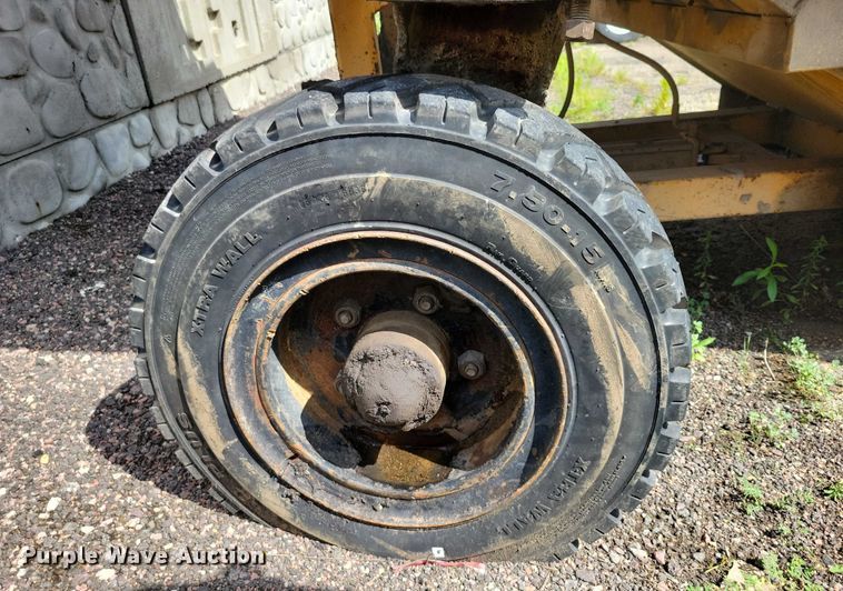 image for item DX7193 2004 Lincoln 660XL windrow elevator