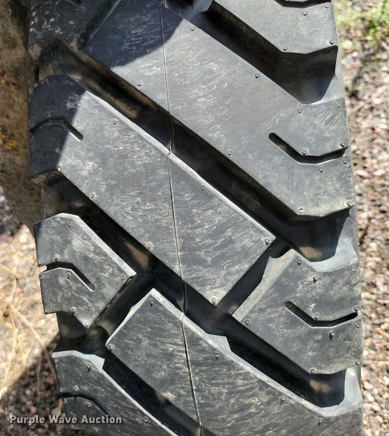 image for item DX7193 2004 Lincoln 660XL windrow elevator