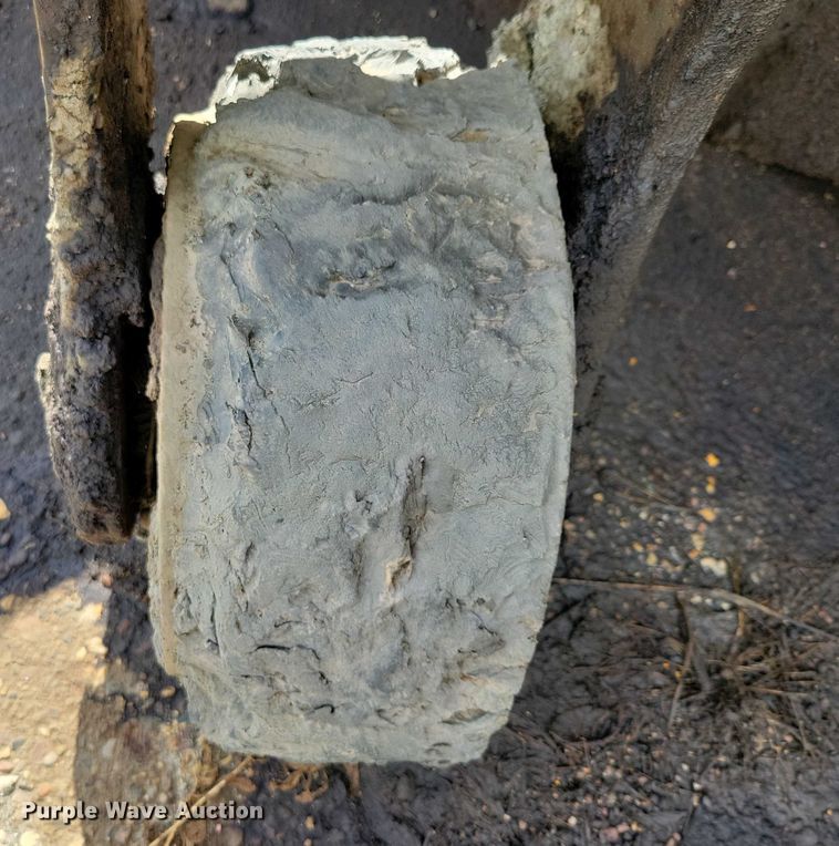 image for item DX7193 2004 Lincoln 660XL windrow elevator