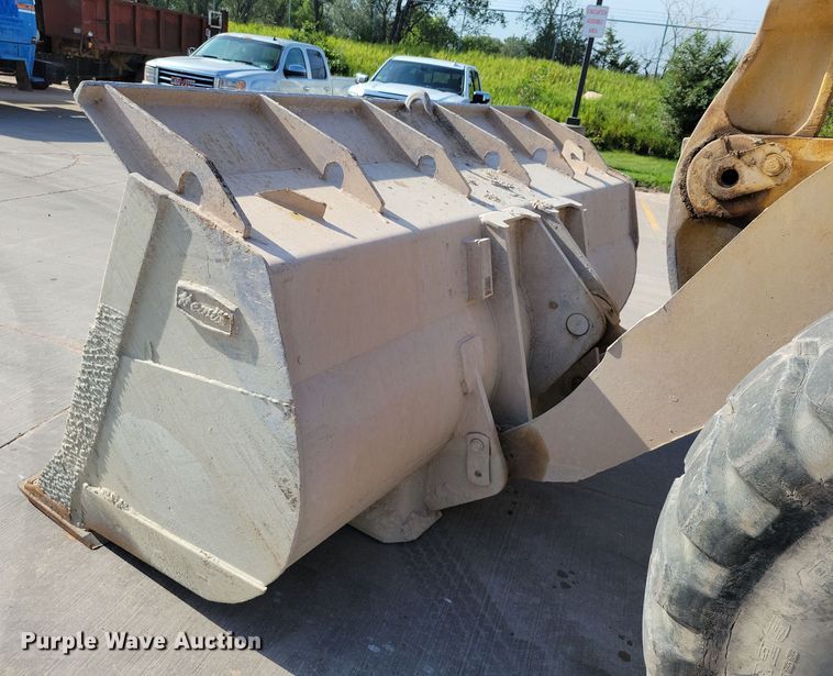 image for item DX7194 1985 Caterpillar 966D wheel loader