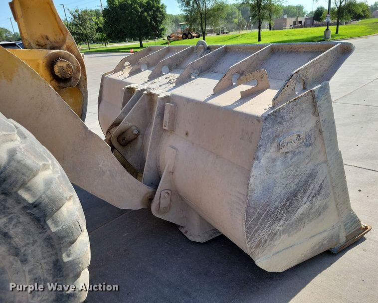 image for item DX7194 1985 Caterpillar 966D wheel loader