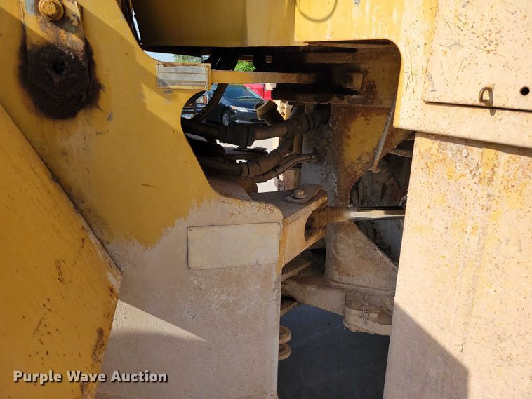 image for item DX7194 1985 Caterpillar 966D wheel loader