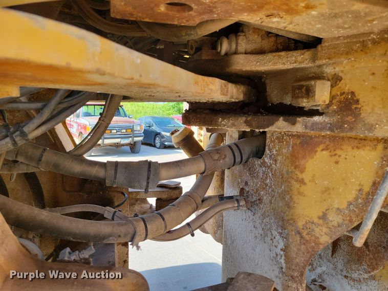 image for item DX7194 1985 Caterpillar 966D wheel loader