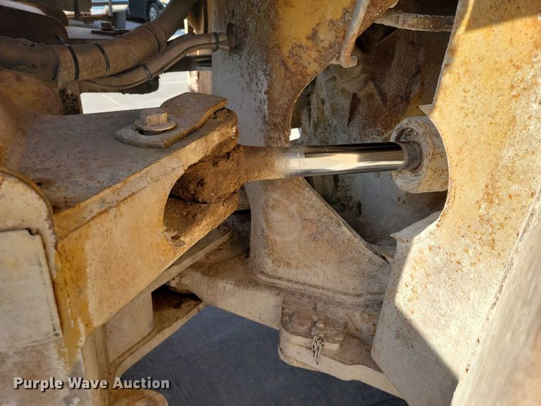 image for item DX7194 1985 Caterpillar 966D wheel loader