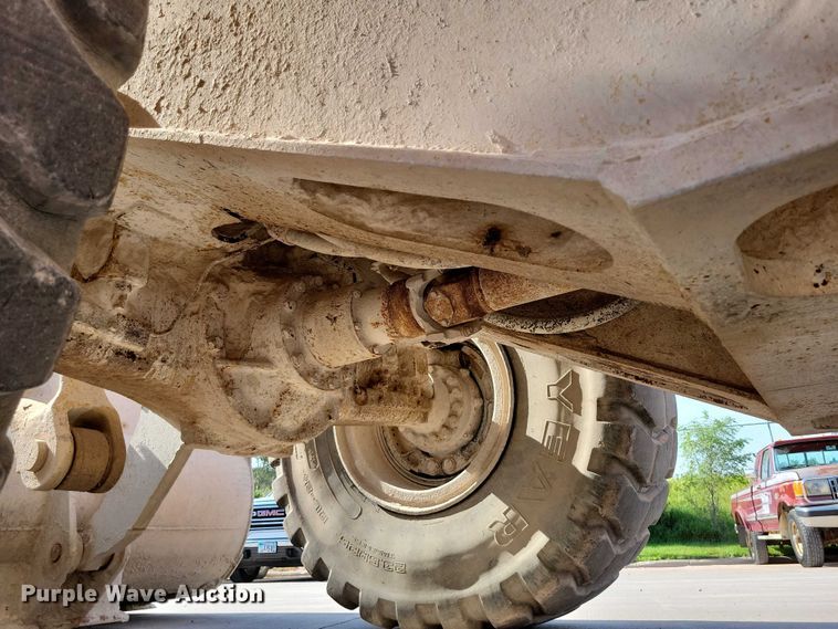 image for item DX7194 1985 Caterpillar 966D wheel loader