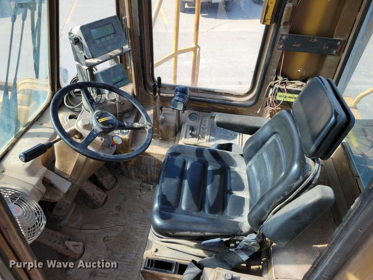 image for item DX7194 1985 Caterpillar 966D wheel loader