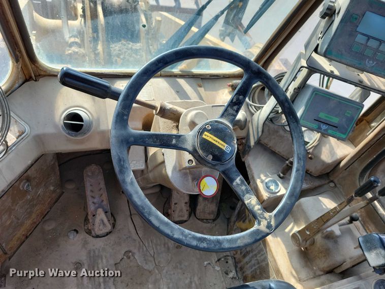 image for item DX7194 1985 Caterpillar 966D wheel loader