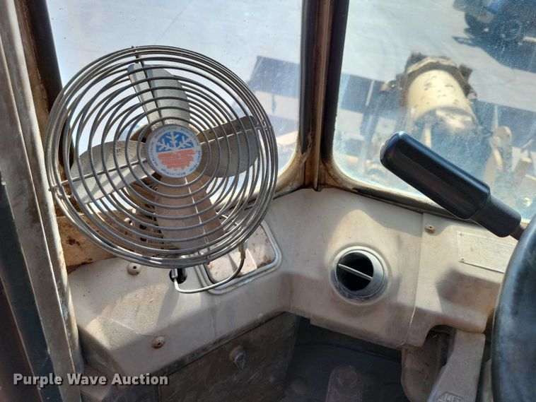 image for item DX7194 1985 Caterpillar 966D wheel loader