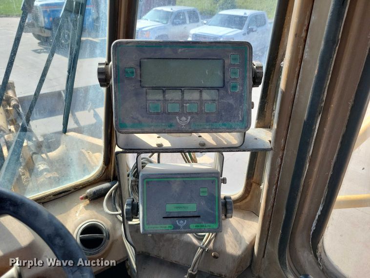 image for item DX7194 1985 Caterpillar 966D wheel loader