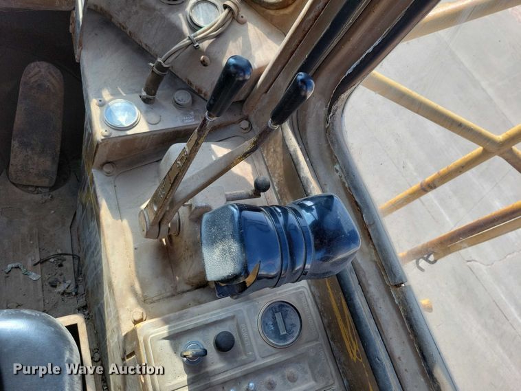 image for item DX7194 1985 Caterpillar 966D wheel loader