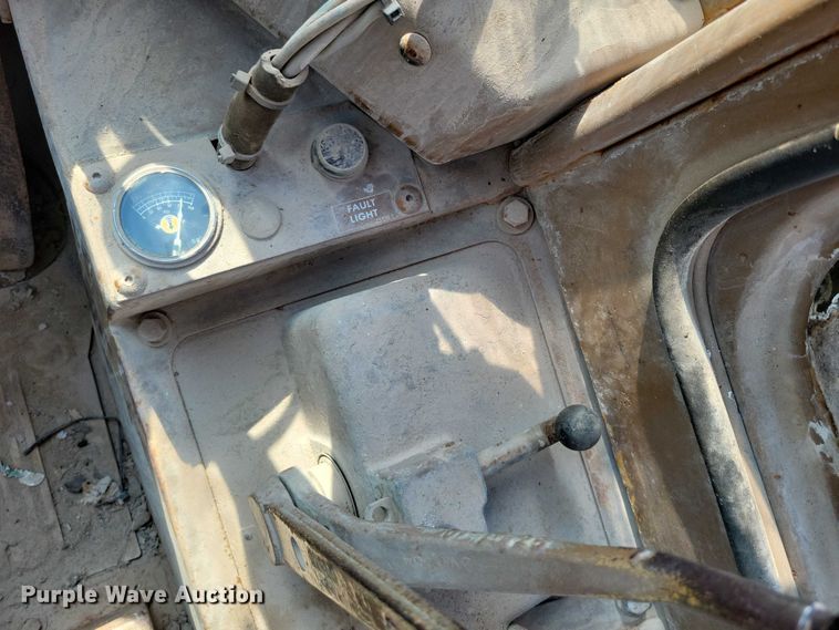 image for item DX7194 1985 Caterpillar 966D wheel loader