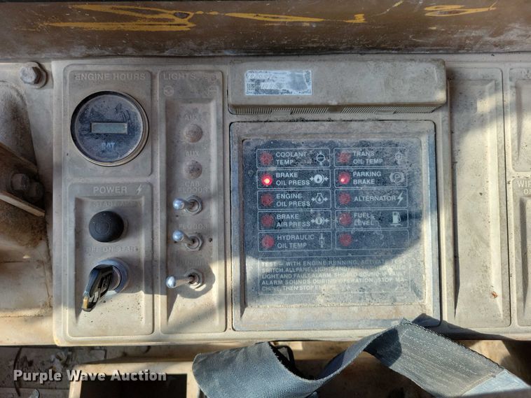 image for item DX7194 1985 Caterpillar 966D wheel loader