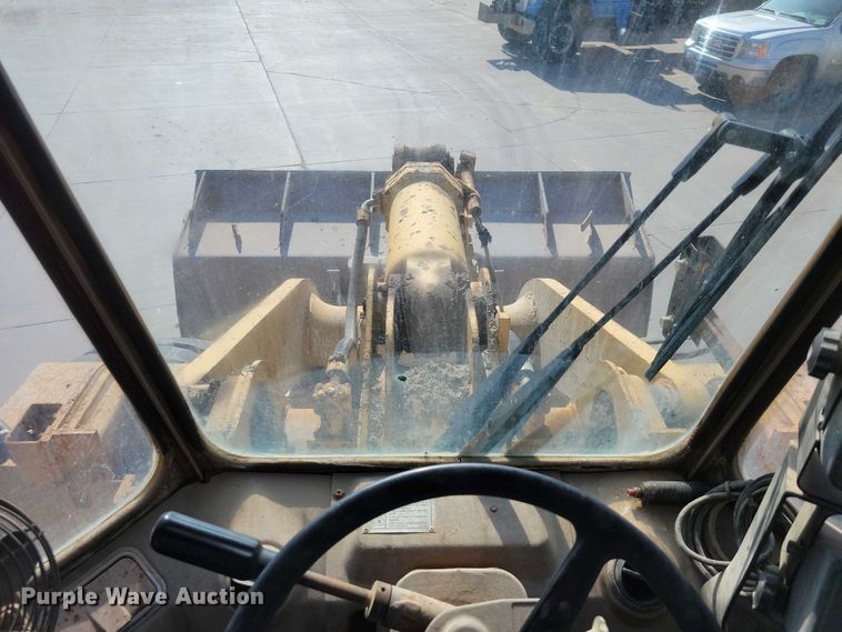 image for item DX7194 1985 Caterpillar 966D wheel loader