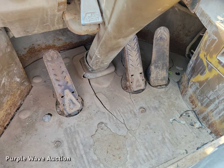 image for item DX7194 1985 Caterpillar 966D wheel loader