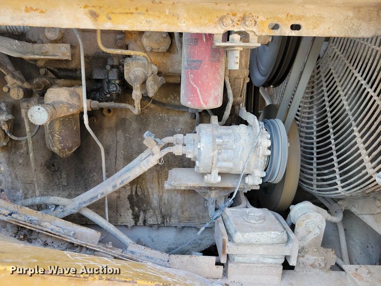 image for item DX7194 1985 Caterpillar 966D wheel loader