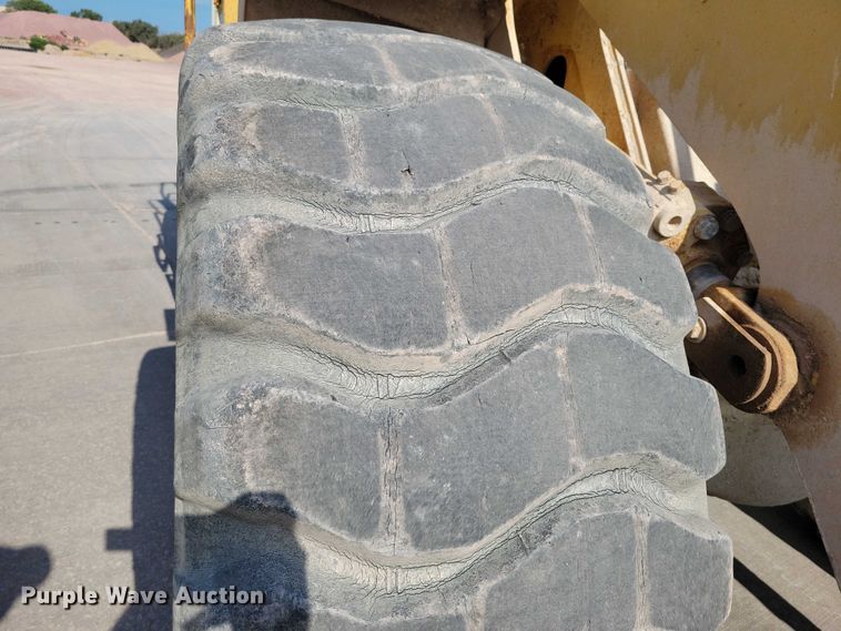 image for item DX7194 1985 Caterpillar 966D wheel loader