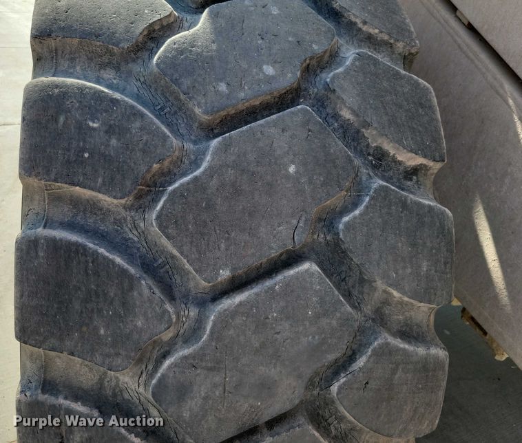 image for item DX7194 1985 Caterpillar 966D wheel loader