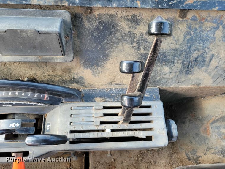 image for item DX7202 1984 John Deere 4650 MFWD tractor