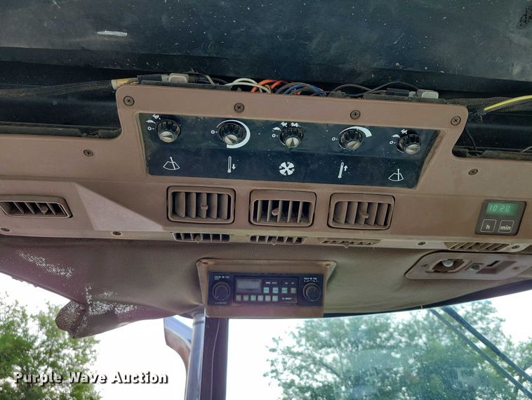 image for item DX7202 1984 John Deere 4650 MFWD tractor