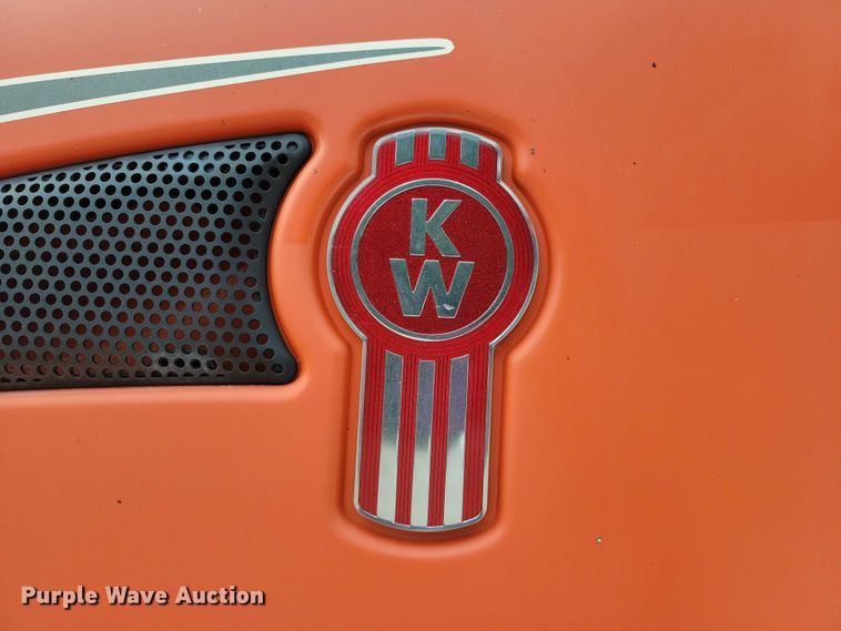 image for item DX7203 2014 Kenworth T660 semi truck