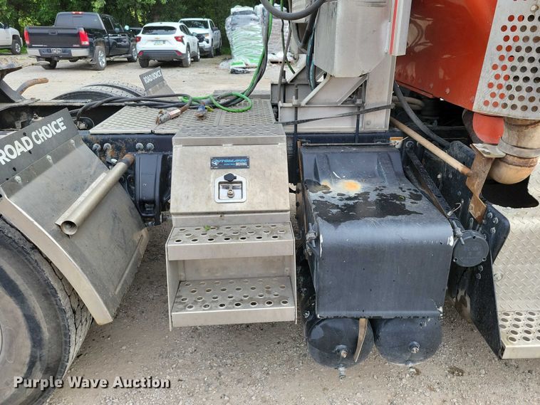 image for item DX7203 2014 Kenworth T660 semi truck