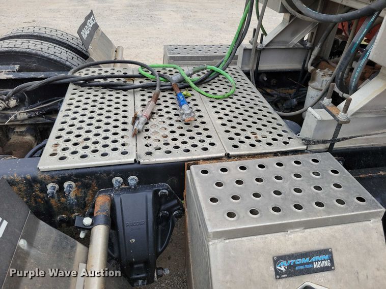 image for item DX7203 2014 Kenworth T660 semi truck