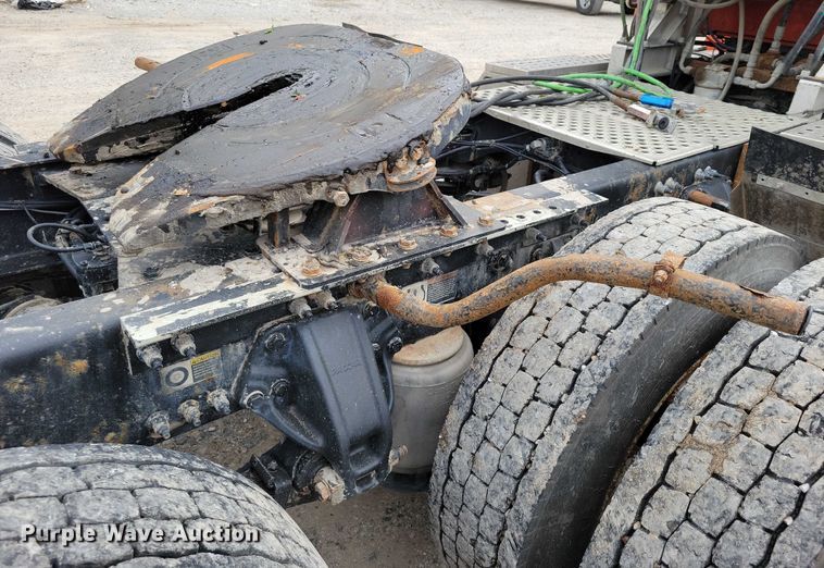 image for item DX7203 2014 Kenworth T660 semi truck