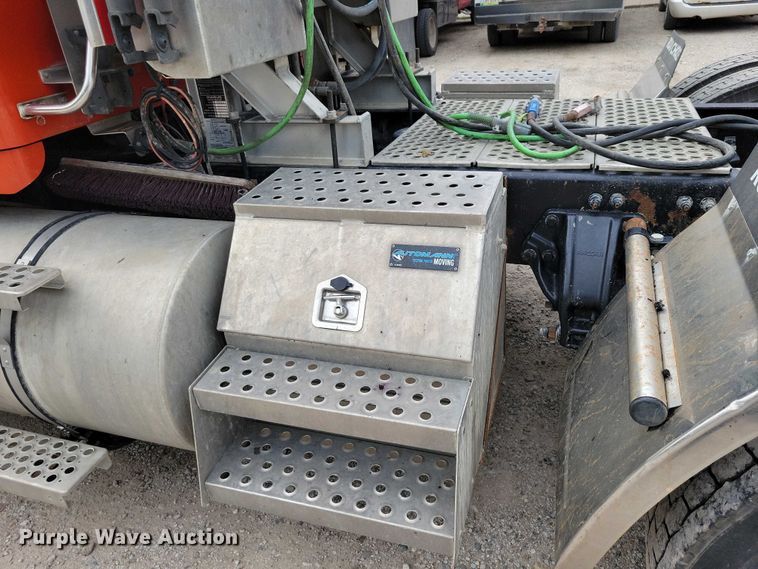 image for item DX7203 2014 Kenworth T660 semi truck