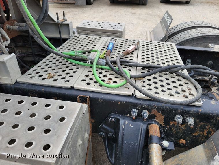 image for item DX7203 2014 Kenworth T660 semi truck