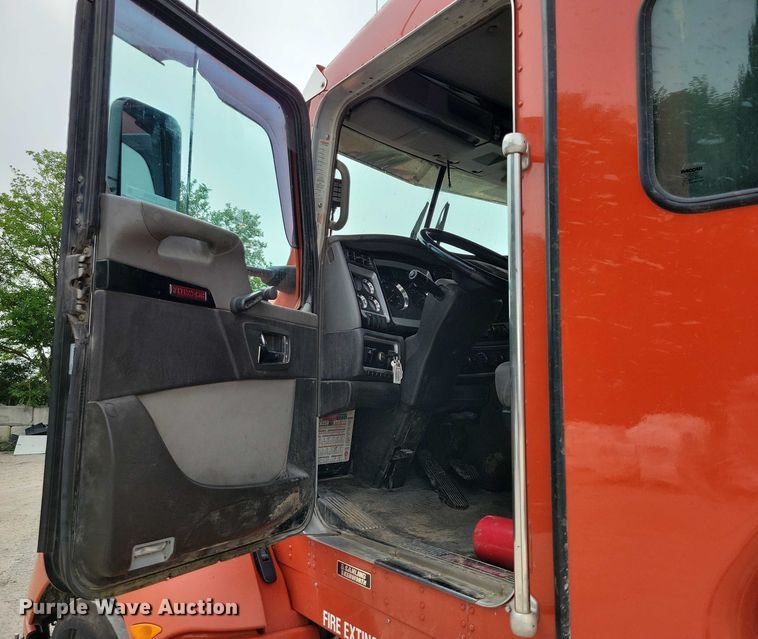 image for item DX7203 2014 Kenworth T660 semi truck