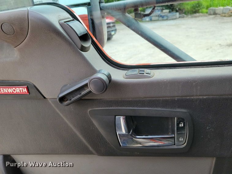 image for item DX7203 2014 Kenworth T660 semi truck