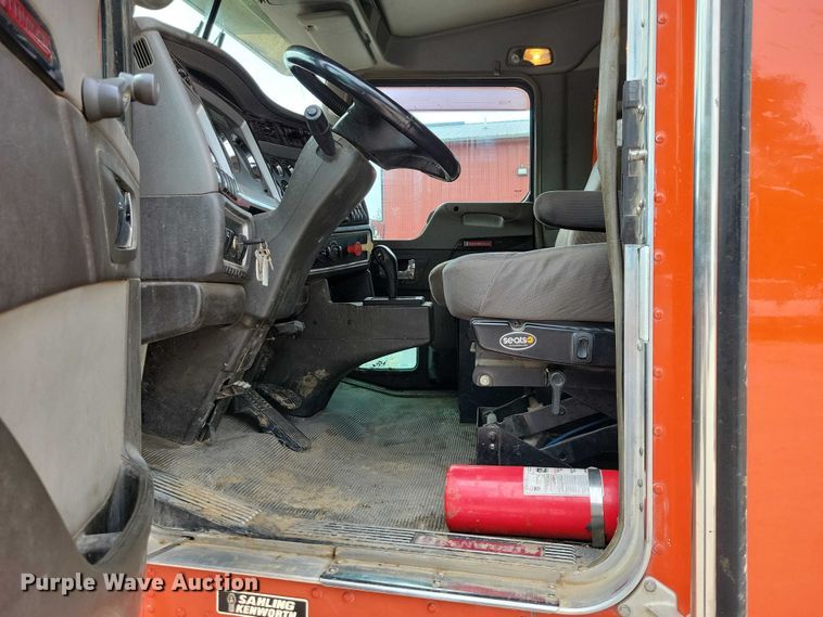 image for item DX7203 2014 Kenworth T660 semi truck